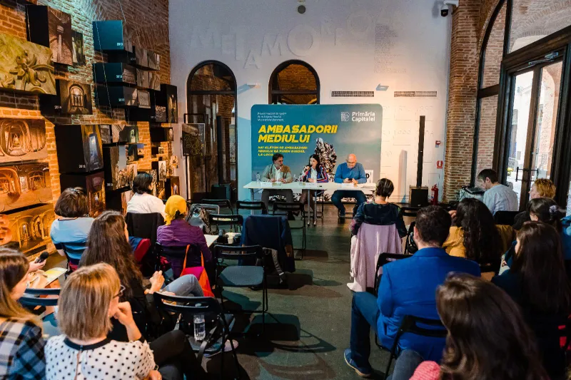 Elevi din București vor colecta deșeurile separat, timp de trei luni, în cadrul concursului “Ambasadorii Mediului”