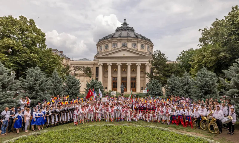 Peste 60.000 de vizitatori la Festivalul Internațional de „Folclor Muzici și Tradiții în București”