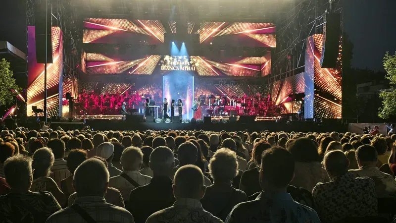 Trofeul Festivalului „Mamaia” 2026: „Ești mai mult” (Paula Seling & Alexandru Gorgos), interpretată de Olga Gorchinski
