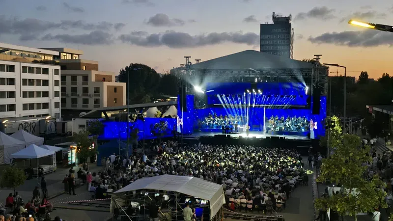 Prima seară a Festivalului „Mamaia” 2026: explozie de lumină, culoare și voce