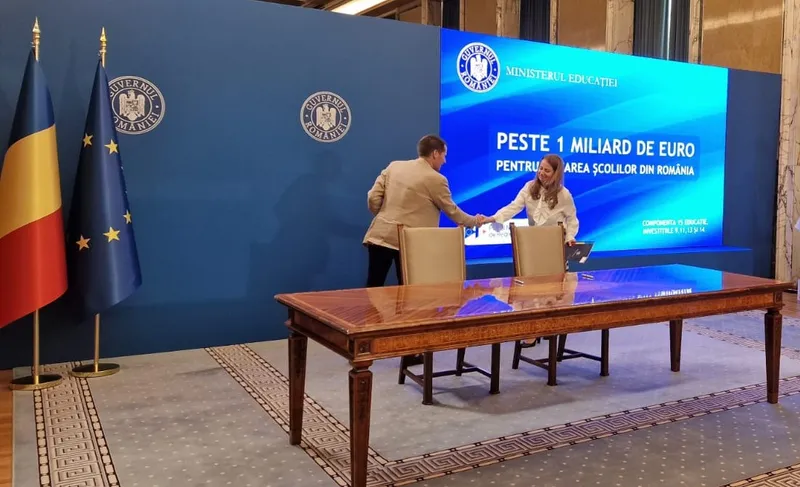 Președintele Cătălin Toma a semnat la Palatul Victoria contractul de finanțare pentru dotarea școlilor speciale din subordinea Consiliului Județean Vrancea