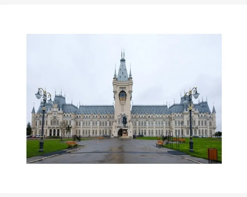 CNC ROMCENTER include în portofoliu stâlpi de iluminat stradal, ornamental și fotovoltaic