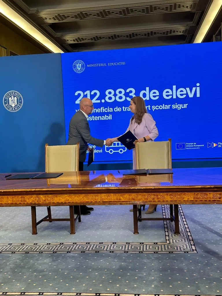 7,2 milioane de euro din PNRR pentru achiziționarea a 26 de  microbuze electrice pentru elevi