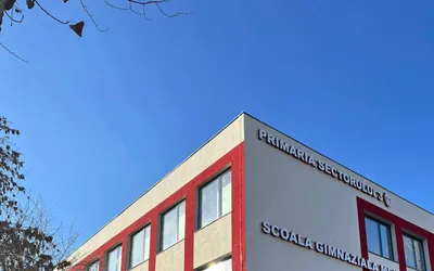 Încă o școală proaspăt renovată în Sectorul 3!