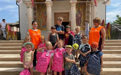 4.000 de copii defavorizati, din Sectorul 6, au primit ghiozdane și rechizite