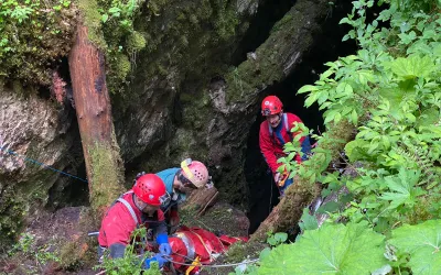 Amplu exercițiu de salvare din peșteră în Avenul cu spinare
