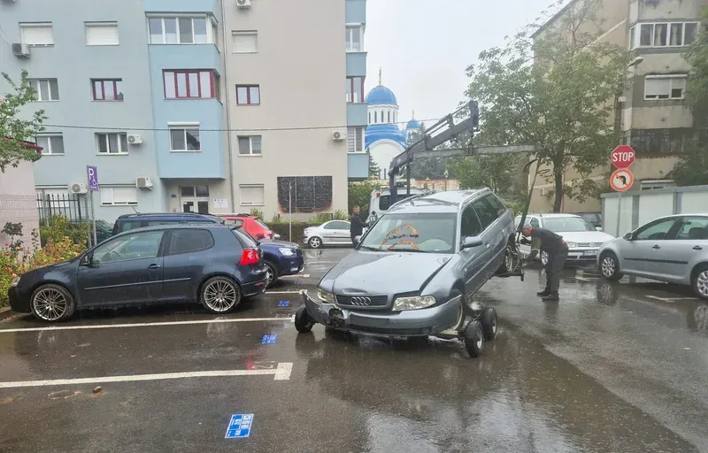 Autovehicul fără stăpân ridicat de pe domeniul public în Oradea