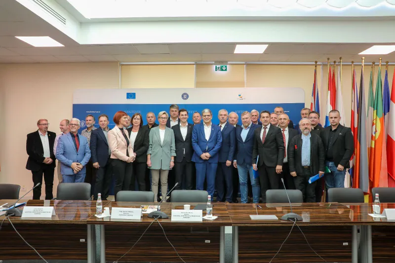 Ionel Bogdan: Am semnat contractul de finanțare pentru proiectul de reabilitare a 12 gospodării din satul Breb