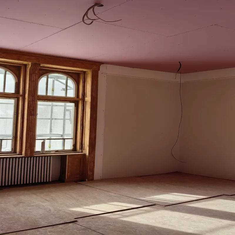 Toate ferestrele Bibliotecii şi Muzeului de artă sunt restaurate de Consiliul Judeţean