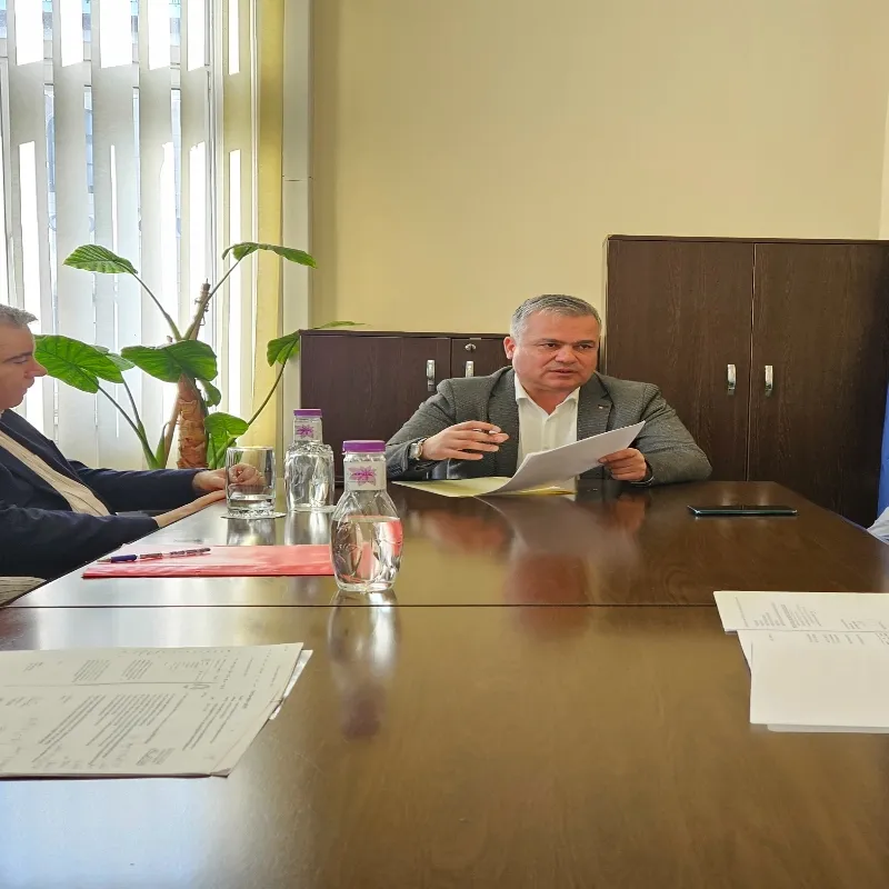 Adrian-Ioan Veştea a convocat o şedinţă pe tema implementării proiectului PNRR „Crearea unei rețele de hub-uri a competențelor digitale în bibliotecile din Brașov”