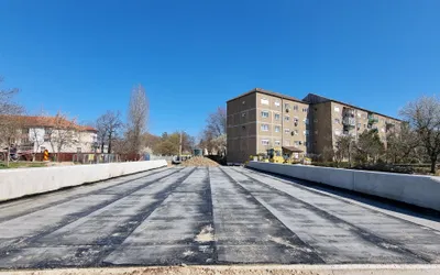 80% - gradul de execuție al lucrărilor la noul pod peste Peța