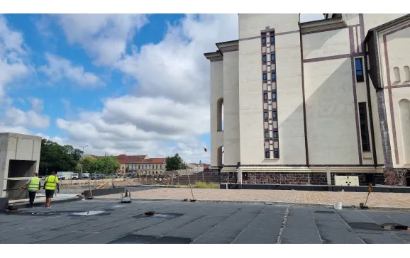 Parcarea de tip Park and Ride, în stadiu avansat. Se amenajează  piațeta din jurul Catedralei Ortodoxe