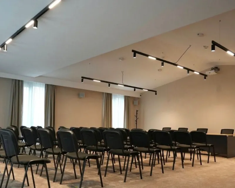 Mobilier pentru primării și instituții publice: scaune, mese și soluții de amenajare
