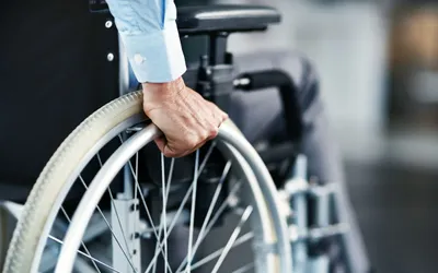 Peste 650 de copii și adulți cu dizabilități primesc, miercuri, indemnizația pentru luna decembrie