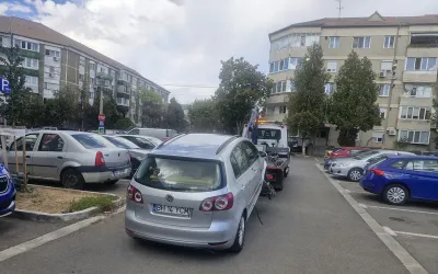 Oradea: Volkswagen Golf (BH 14 YCM) considerat abandonat, ridicat de pe domeniul public