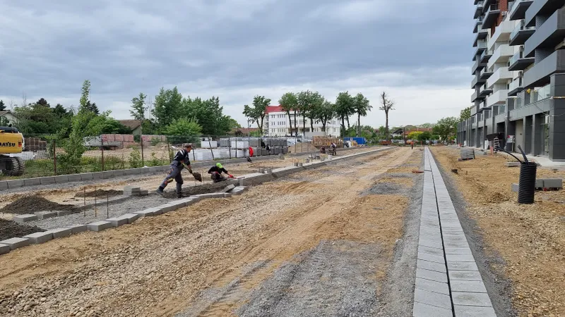 Mai multe străzi din municipiu, în curs de modernizare