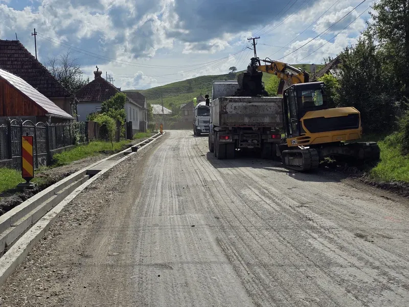 Se pregătește asfaltarea pe mai multe tronsoane de drum județean din zona Odorhei