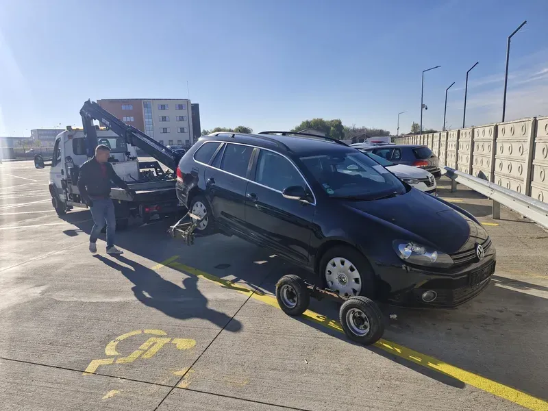 Oradea: autovehicul considerat fără stăpân, ridicat de pe domeniul public