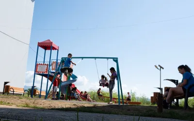 Bucurie pentru copiii din cartierul Grigorescu. S-au încheiat lucrările de amenajare a locului de joacă!