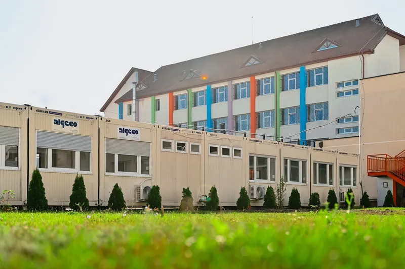 Algeco – 70 de ani de inovație în construcții modulare. Spații modulare moderne pentru școlile din România