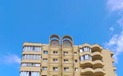 S-au finalizat lucrările de creștere a eficienței energetice a blocului 8 de pe Bulevardul Decebal din municipiul Deva