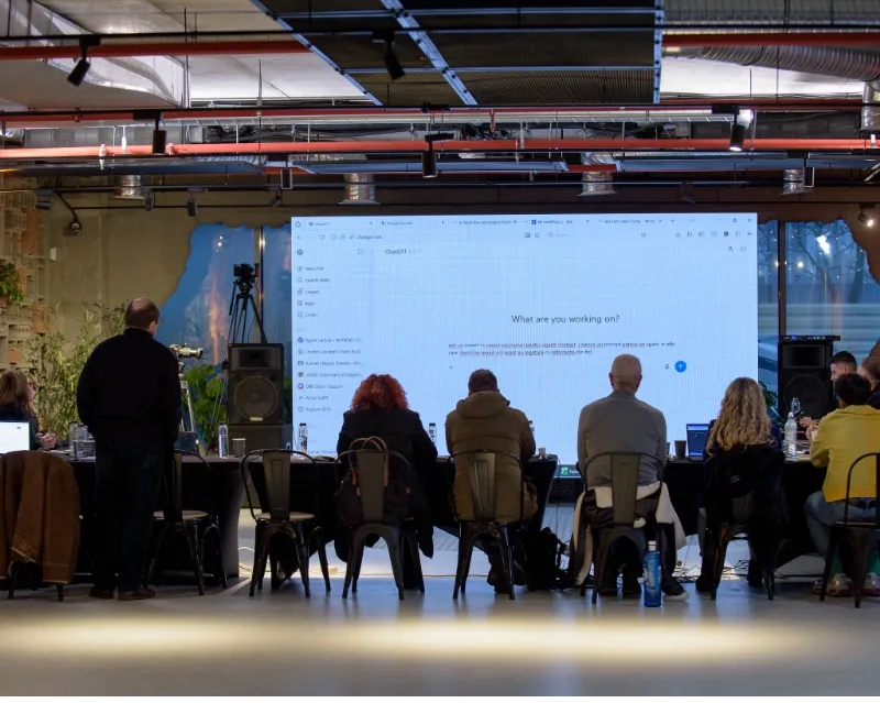 Când oamenii din primărie nu mai lucrează unii împotriva altora, ci pentru aceeași comunitate: de ce un curs de Asumare de Rol și Comunicare poate schimba o instituție din interior