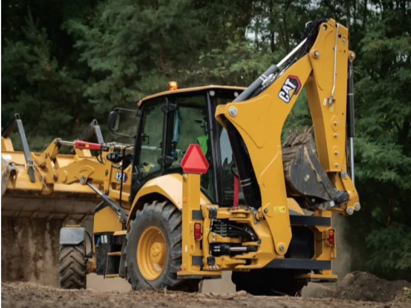 BUCURAȚI-VĂ DE CONTROL ABSOLUT ÎNTR-UN BULDOEXCAVATOR CAT®