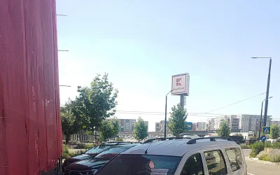 Autovehicul considerat fără stăpân, ridicat de pe domeniul public în Oradea