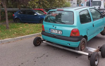 Autovehicul considerat abandonat, depistat pe domeniul public