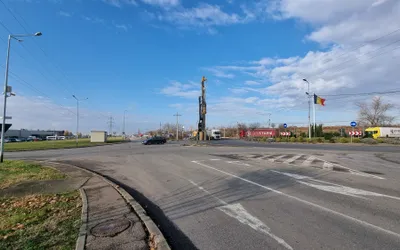 Se forează primii piloți la pasajul peste sensul giratoriu de pe  Calea Borșului