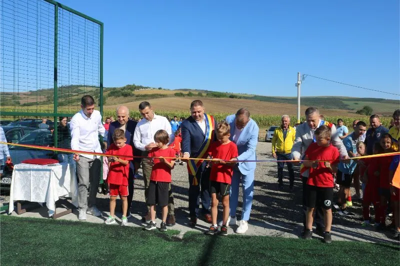 Inaugurare noua bază sportivă în localitatea Morești