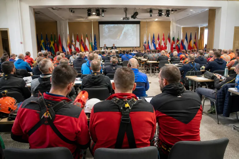 Salvatori clujeni, alături de specialişti din 30 de ţări, la reuniunea ECRA de salvare din peşteri de la Kranj (Slovenia)