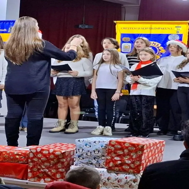 Un Moş Crăciun pentru copiii care au uitat să zâmbească