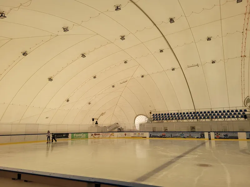 Începe noul sezon la Patinoarul „Mureș” din Sângeorgiu de Mureș