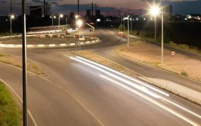 Eficiența energetică a devenit o necesitate, iar trecerea la iluminatul conectat cu LED are un impact major în toate sectoarele de activitate