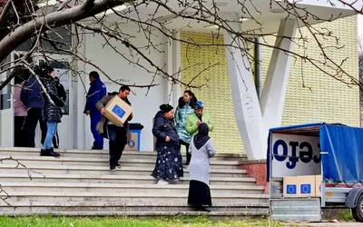 ALIMENTE UE. Peste 120 de pachete au fost distribuite în prima zi!