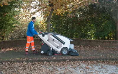 Este timpul să ducem curățenia urbană în secolul 21,  cu echipamente electrice de ultimă generație