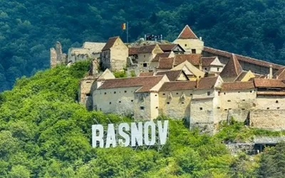 Râșnov: „Aer curat, mâncare bună, mă văd expus la îngrășat”