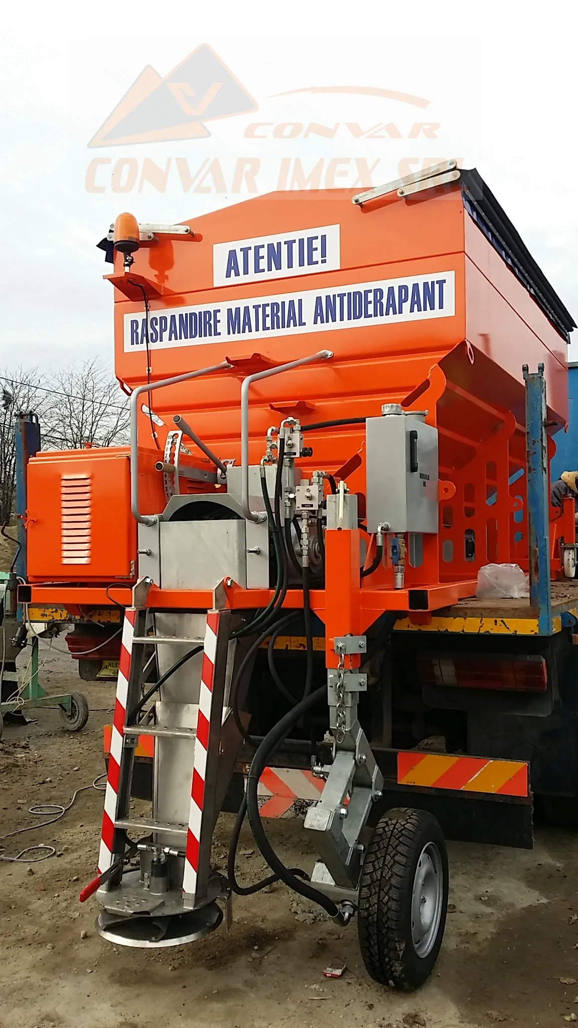 Raspanditoare de material antiderapant (sararite)