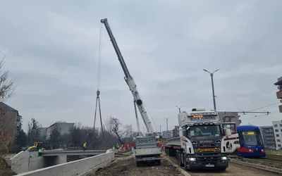 S-au montat grinzile la noul pod peste Peța din cartierul Ceyrat