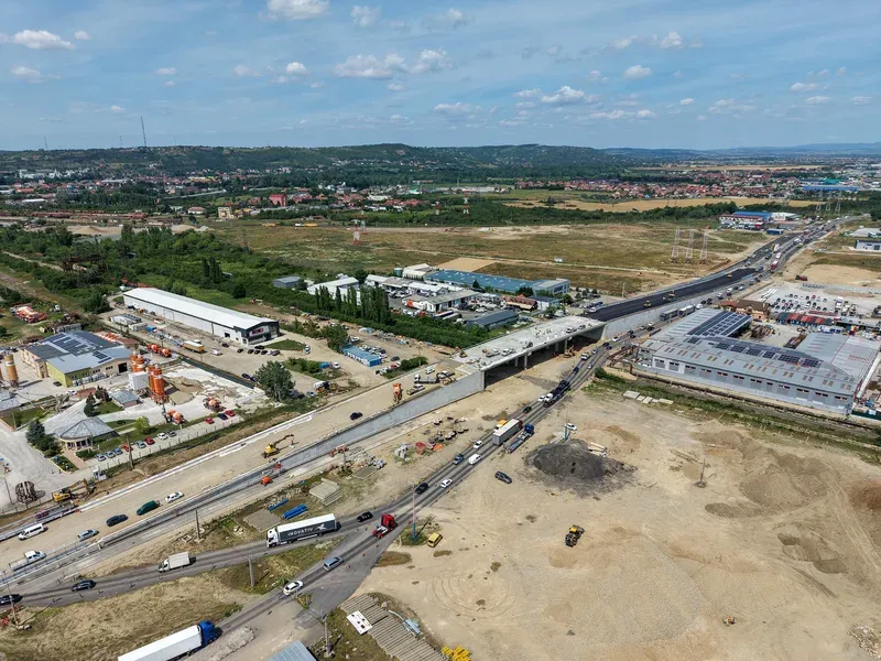 A început asfaltarea pasajului suprateran de pe Centura Oradea, necesar proiectului Tram-tren