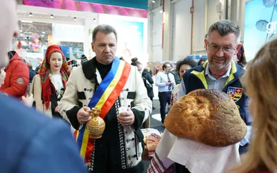 Ministrul Turismului, la standul Aradului: „Ce bine că promovați la  București destinațiile locale!”