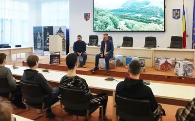 Elevii Liceului de Informatică au făcut o vizită virtuală la obiectivele turistice din Arad