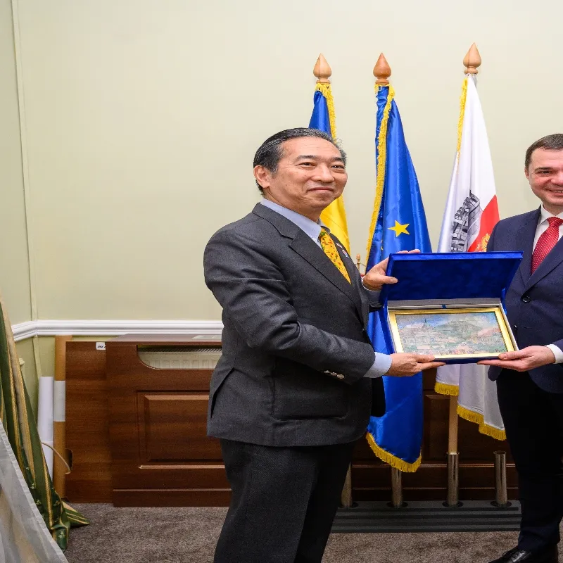 Ambasadorul Japoniei, E.S. Takashi Katae, în vizită la Primăria Municipiului Deva