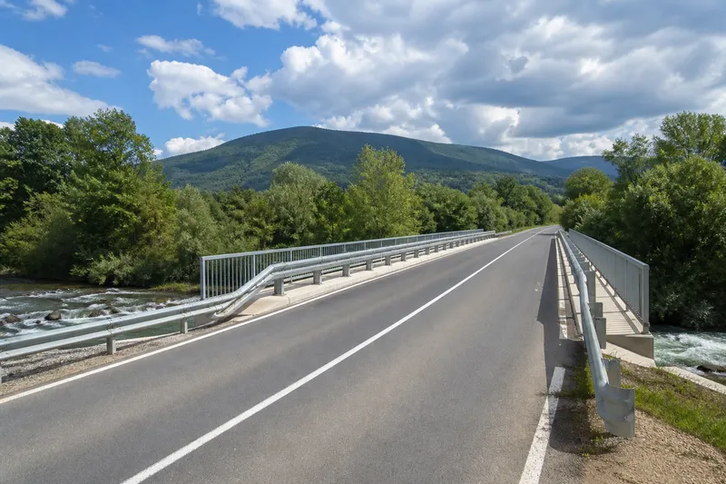 Consiliul Județean Brașov reconfigurează planul pentru reabilitarea podului de pe DJ 112A; traficul va rămâne deschis