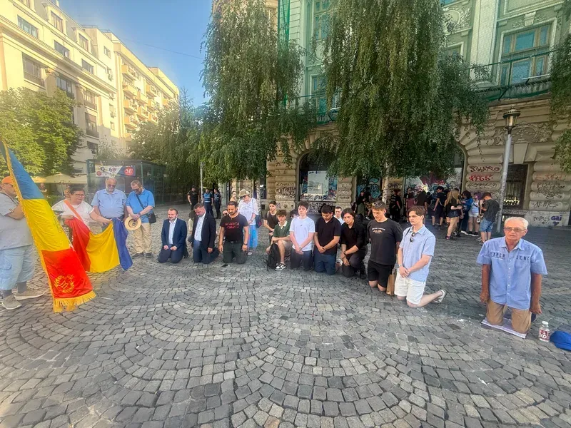 Comemorare la București: moment de reculegere în Piața Universității pentru cedarea Basarabiei și Bucovinei de Nord