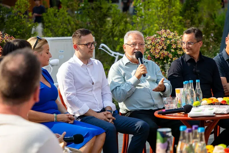 Oradea și Debrecen celebrează tradiția la ediția aniversară a Carnavalului Florilor
