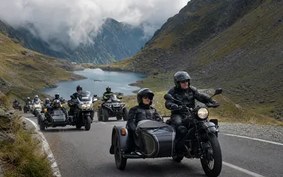 Cu atașul pe Transfăgărășan: zeci de motocicliști au urcat la Bâlea Lac alături de persoane cu dizabilități