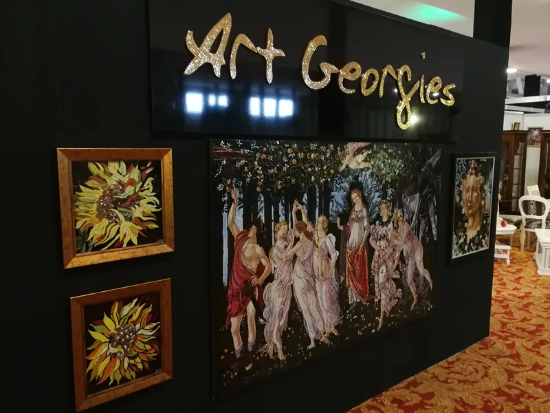 O modalitate originală prin care putem aduce arta în spațiile publice și private:  Mozaicurile și Vitraliile semnate Art Georgies