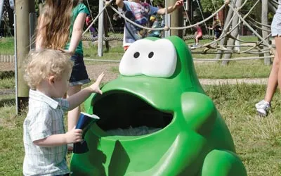 Cos gunoi figurina Froggo